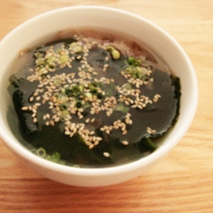 簡単!!ごまとわかめの塩麹スープ